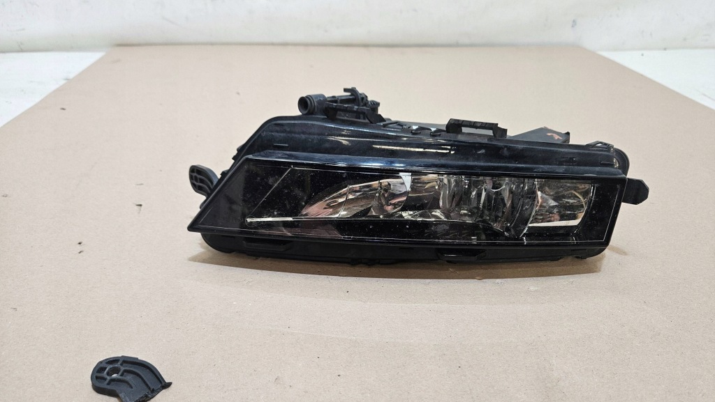 фото №1, Противотуманная фара правый skoda octavia iii 3 5e0941700f