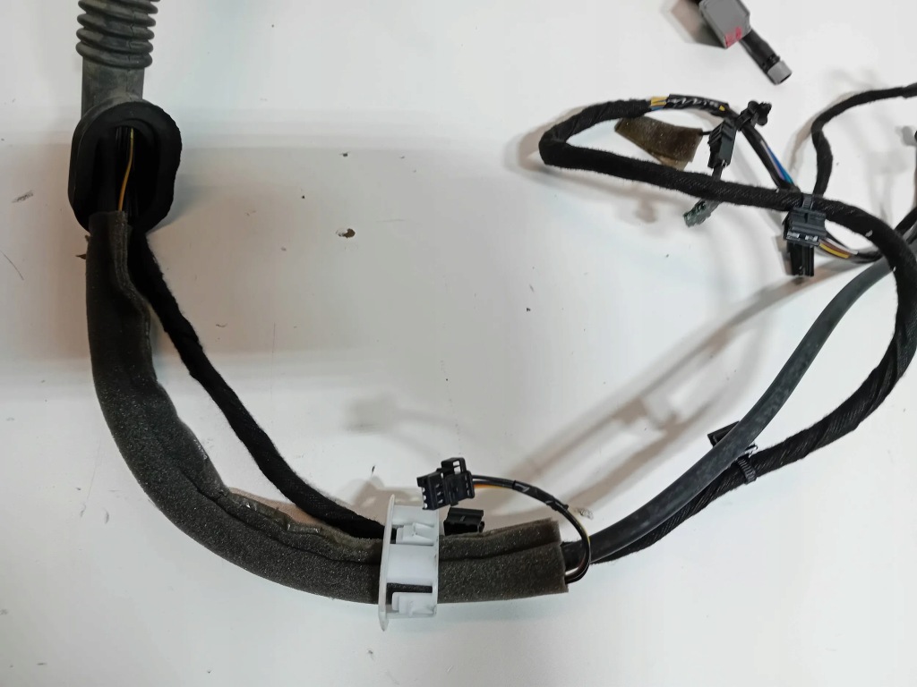 фото №10, Volvo v90 ii 2017 джгут кришки задній