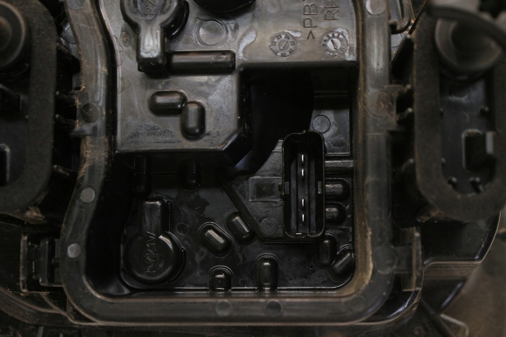 фото №10, Лампа правый задняя dacia duster ii lift 21r. eu