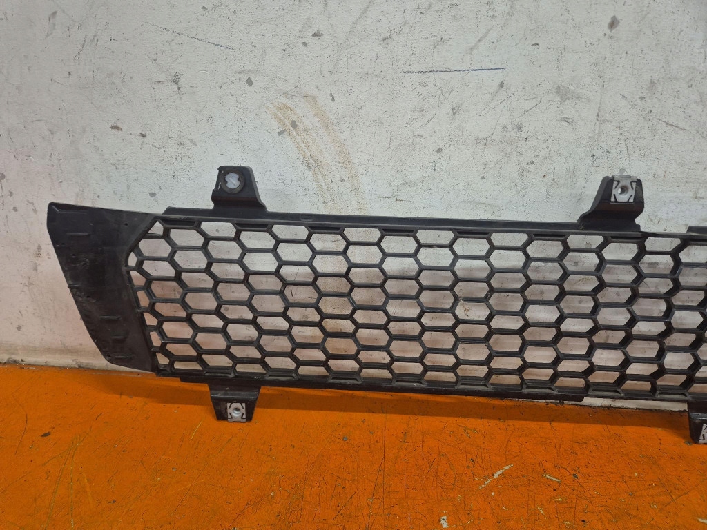 Scania r 17- решітка сітка радіатора перед решітка 2307674 в Україні