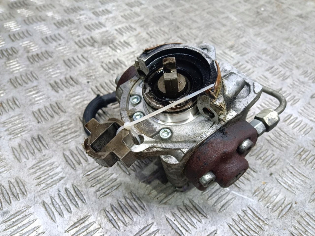 фото №1, Toyota avensis t27 2.0 d4d насос впрыскная