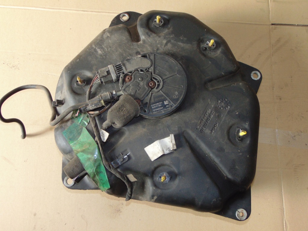 Купити Бак насос adblue mercedes w212 a2124704802