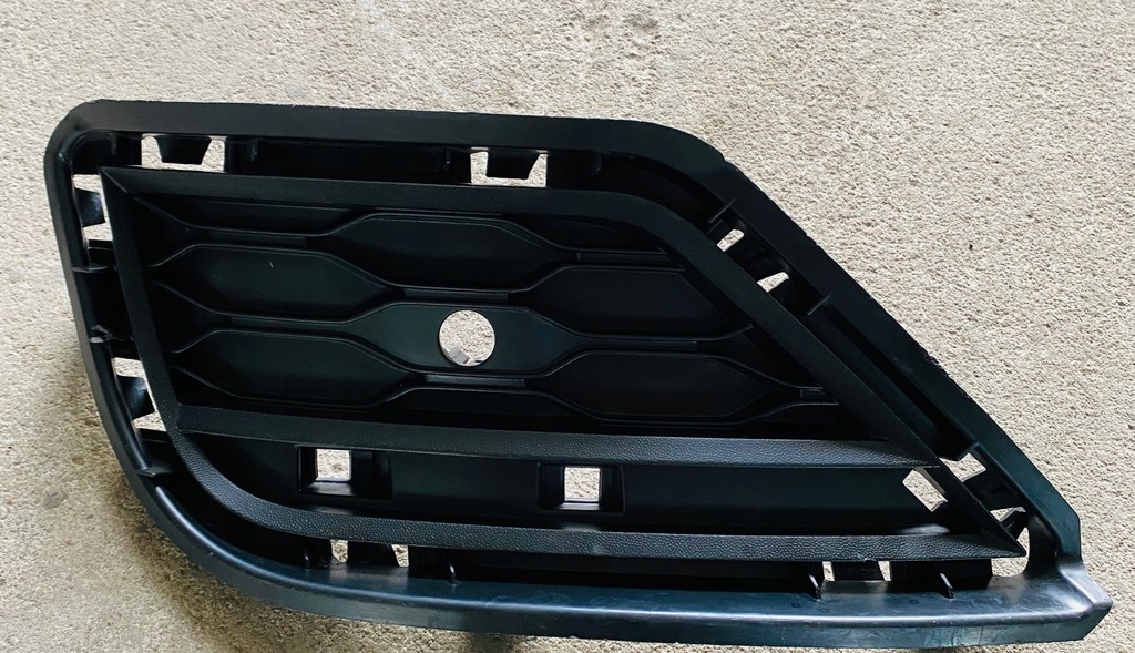 фото №1, Решётка бампера vw t-roc 2ga807246c правый задняя pdc