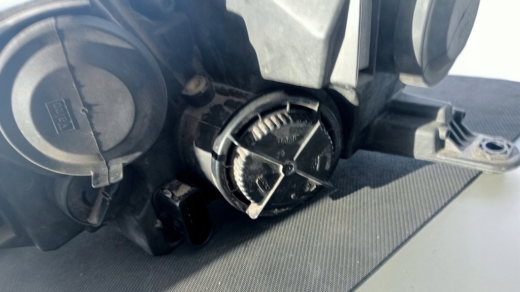 фото №2, Skoda rapid 5jb941016 лампа права