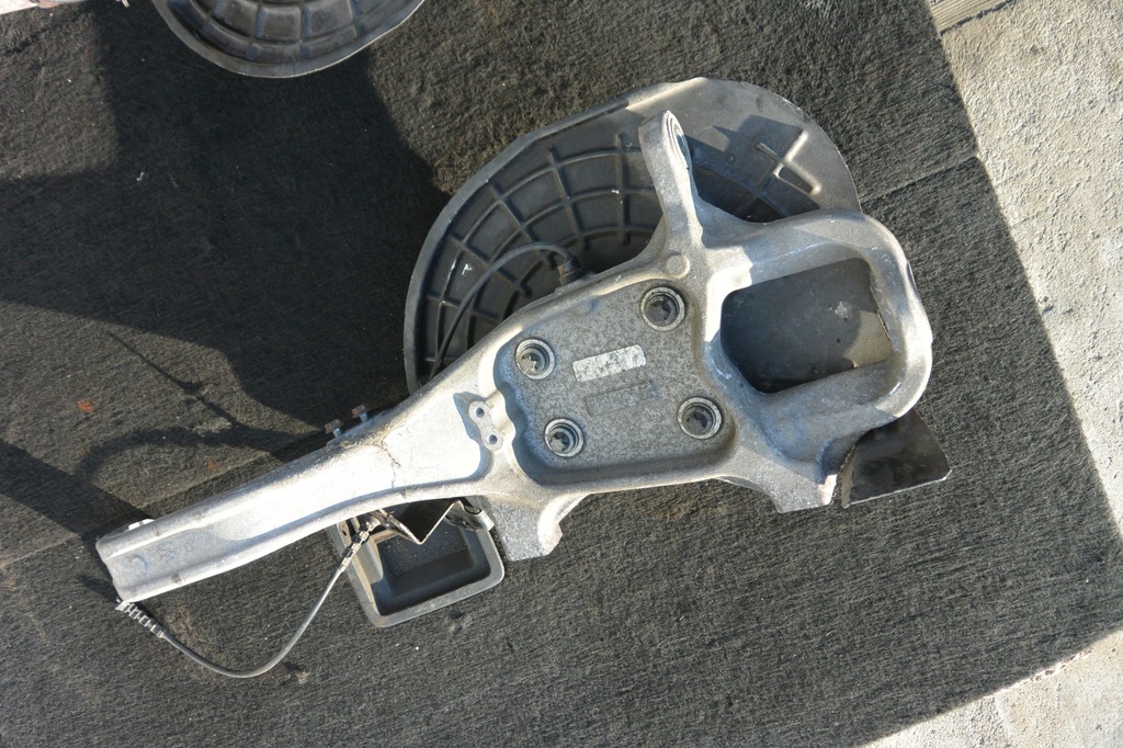 фото №8, Maserati ghibli quattroporte поворотный кулак ступица перед 2wd привод задняя