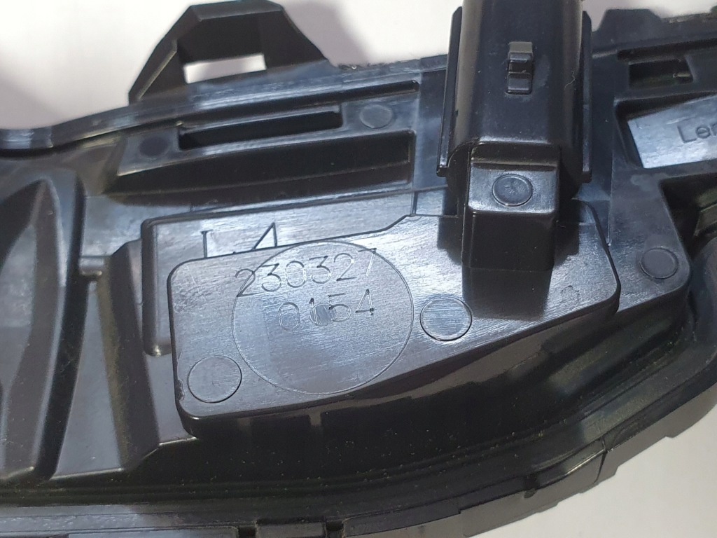 Купить Поворотник зеркало левый lexus ls v 17- es vii 18- ux