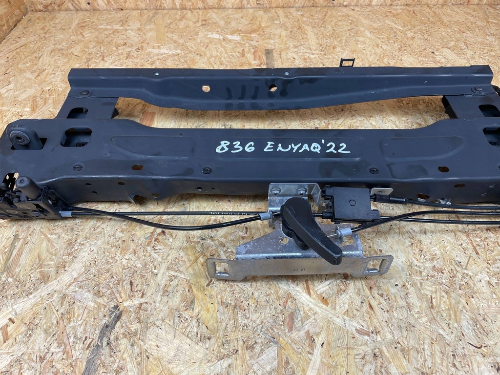 фото №7, Skoda enyaq iv 2022 перед замок крышки передней / капот двигателя