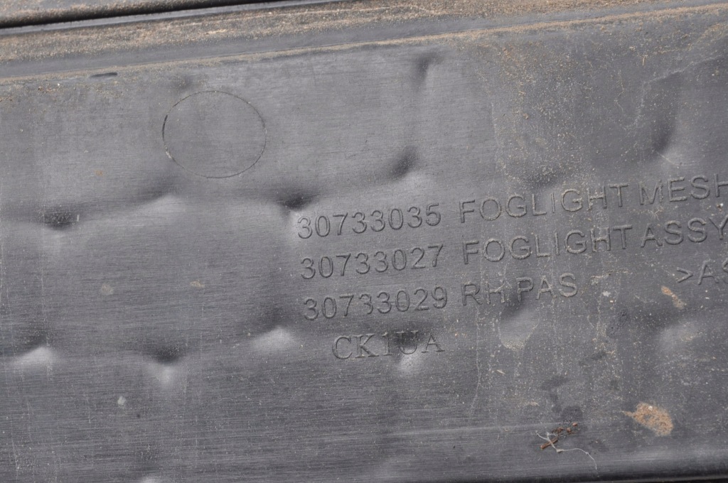 фото №4, Volvo v70 iii рамка решётка противотуманной фары правая r-design 30733035