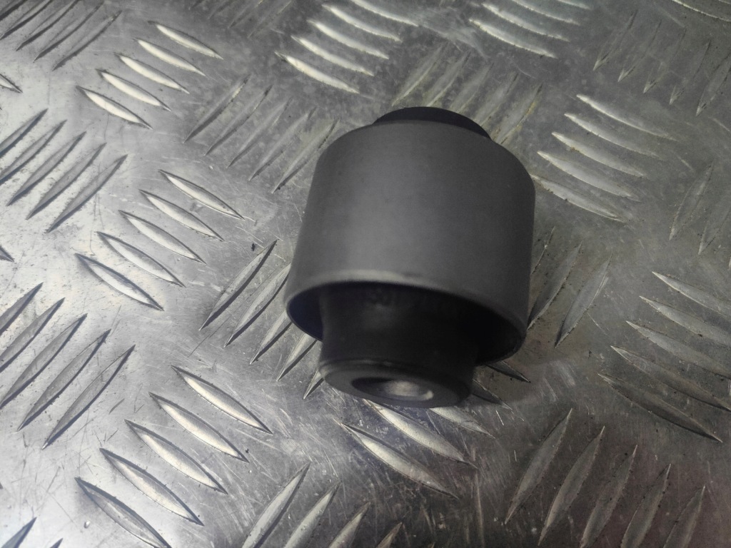 фото №1, Genesis coupe втулка резиновый элемент рычага передний перед