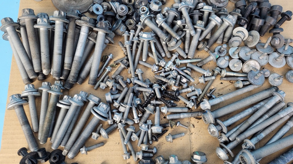 фото №5, Mercedes x247 glb 200 23r болты подвеска кузов салона 9kg