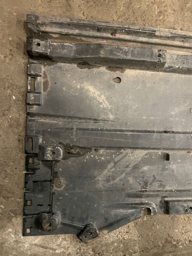 Audi a4 b8 a5 накладка плита пол подвеска левая с Разборки