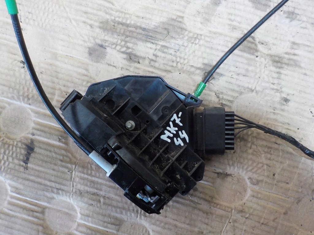 фото №1, Fiesta mk7fl vii 1.2b замок p. задние дверь