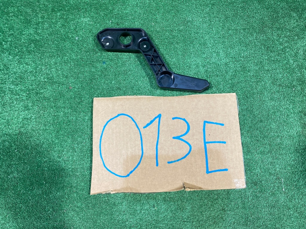 Opel astra iv j кронштейн напрямна бампера правий задній задній hb 13368097 Доставка