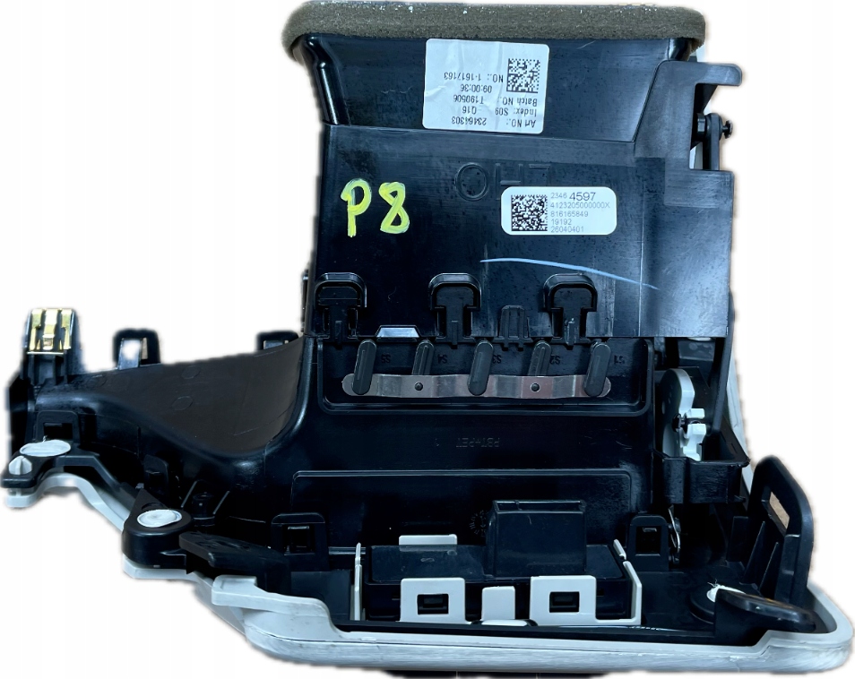 фото №9, P8 gmc yukon xl denali iv 2015 - ліва решітка обдув 23464597