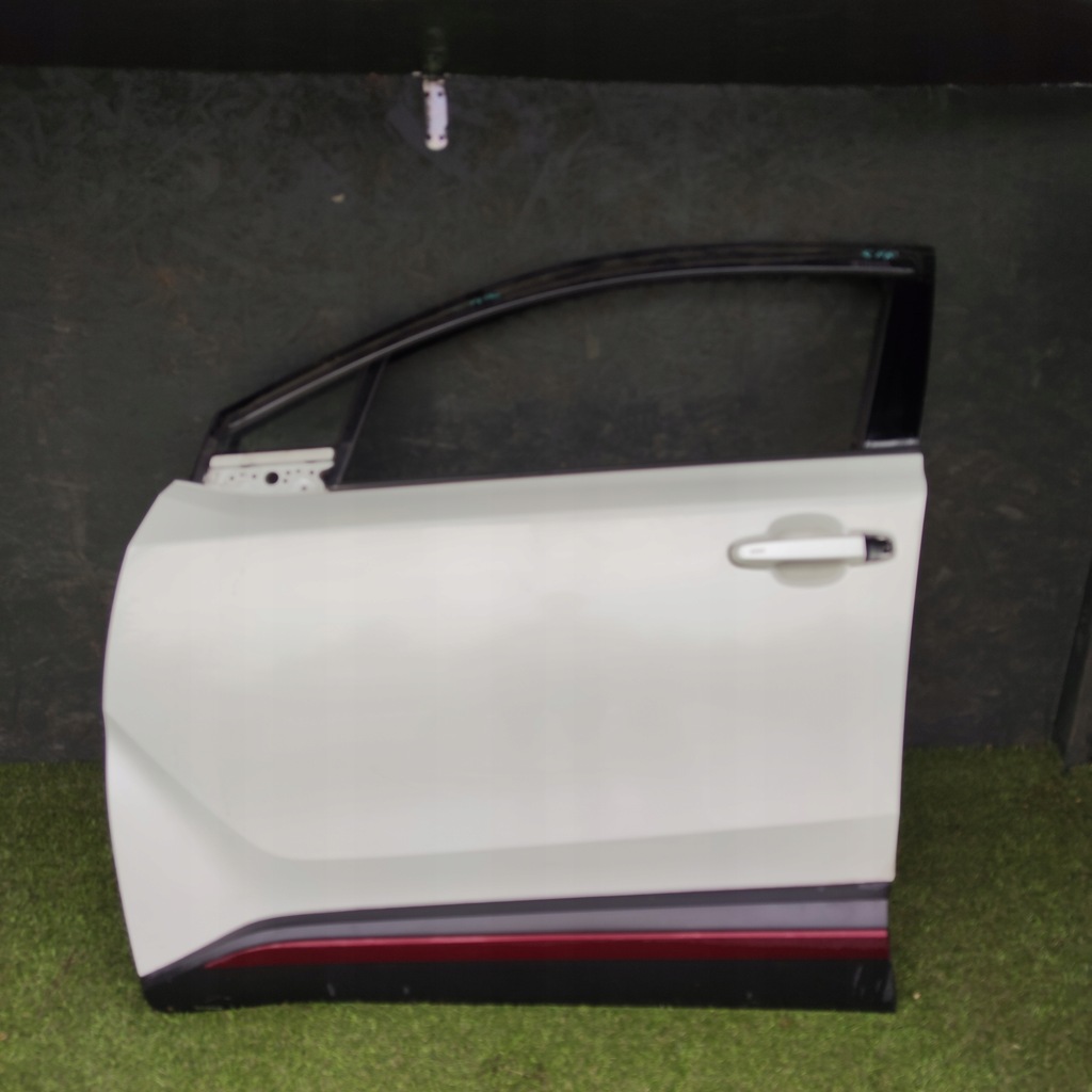 фото №1, Toyota chr c-hr дверь передние левая 070