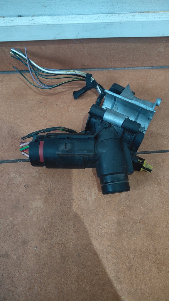 фото №1, Mercedes w168 колодка замка запалювання замок запалювання блок керування штекер