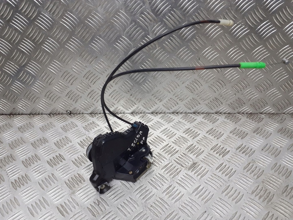 фото №1, Замок двері правий перед toyota scion xa 6pin