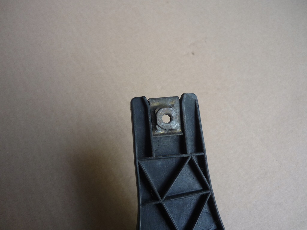 фото №6, Напрямна кронштейн лампи лівий перед audi a4 b6 valeo