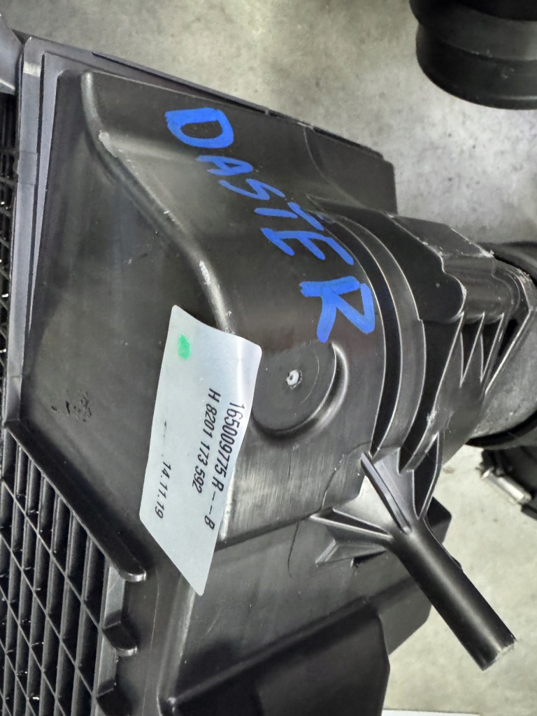 Корпус фільтра повітря витратомір 165009775r 165871278r renault dacia Недорого