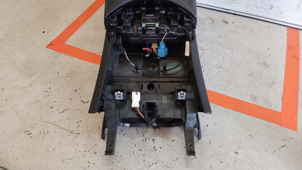 фото №6, Mercedes w205 підлокітник тунель середній