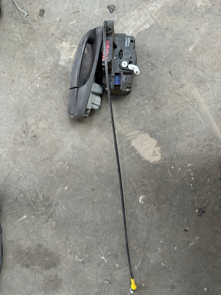 фото №1, Trafic ii vivaro замок правий перед 8200042171