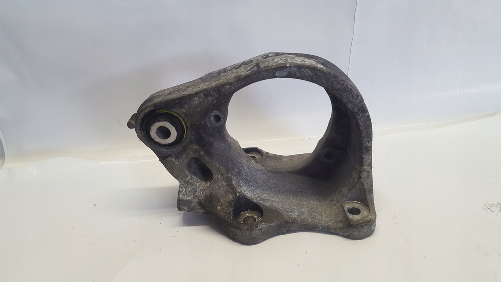 фото №1, Volvo v40 2,0d опора полуось оригинальный номер 31480220