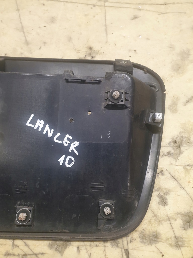 фото №6, Mitsubishi lancer x подставка номерного знака накладка 5817a099