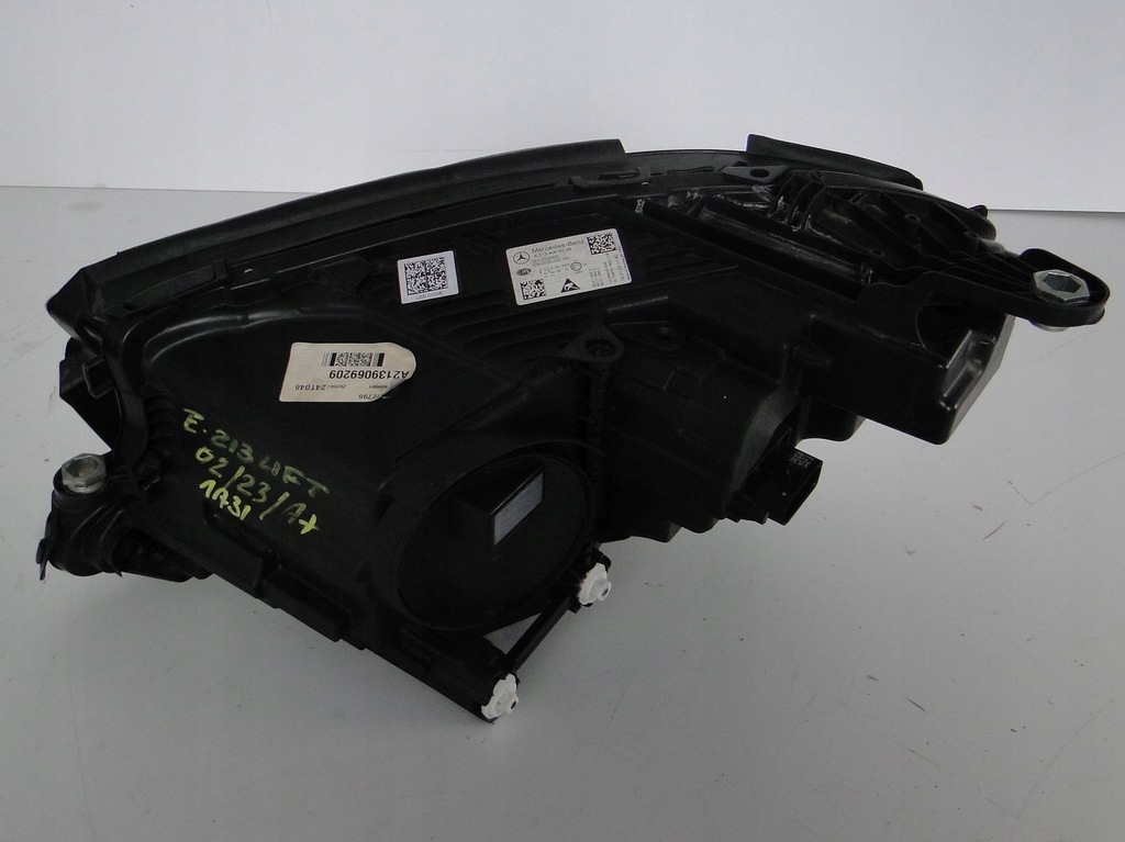 фото №12, Mercedes w213 213 lift лампа правая led некрутящаяся