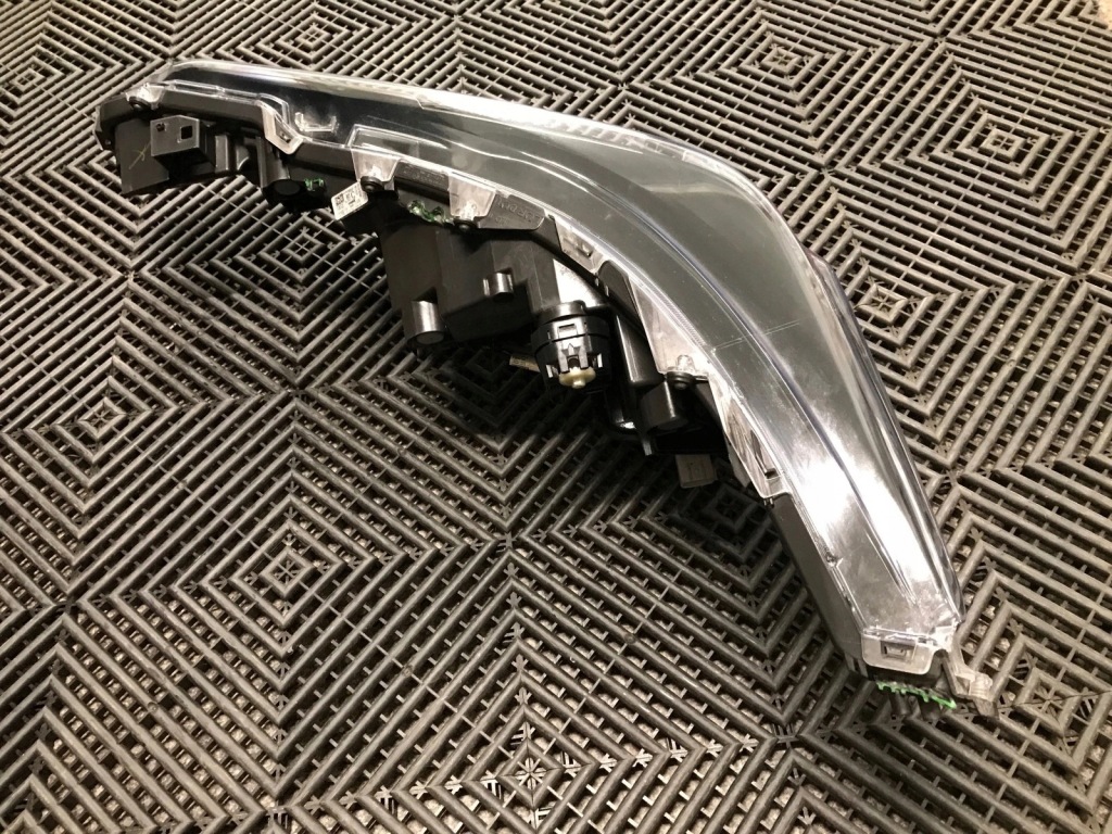 фото №2, Лампа правая перед toyota corolla e21 full led