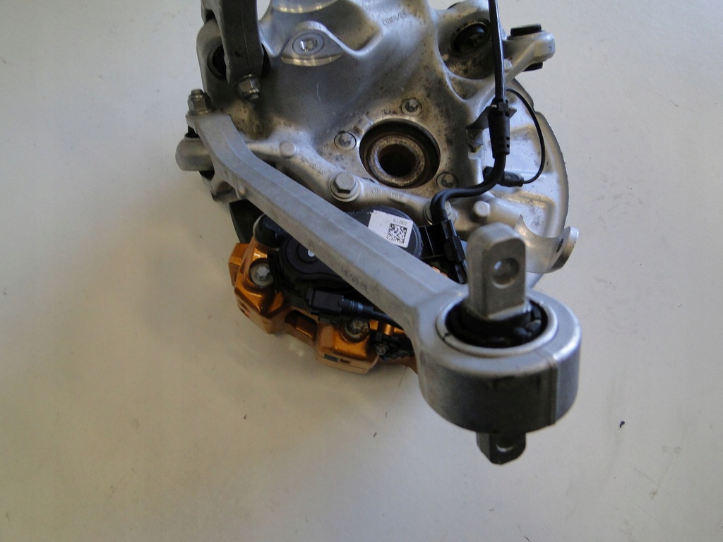 фото №8, Mercedes поворотный кулак подвеска задняя левая карбон керамический sl 232 r232 63 amg