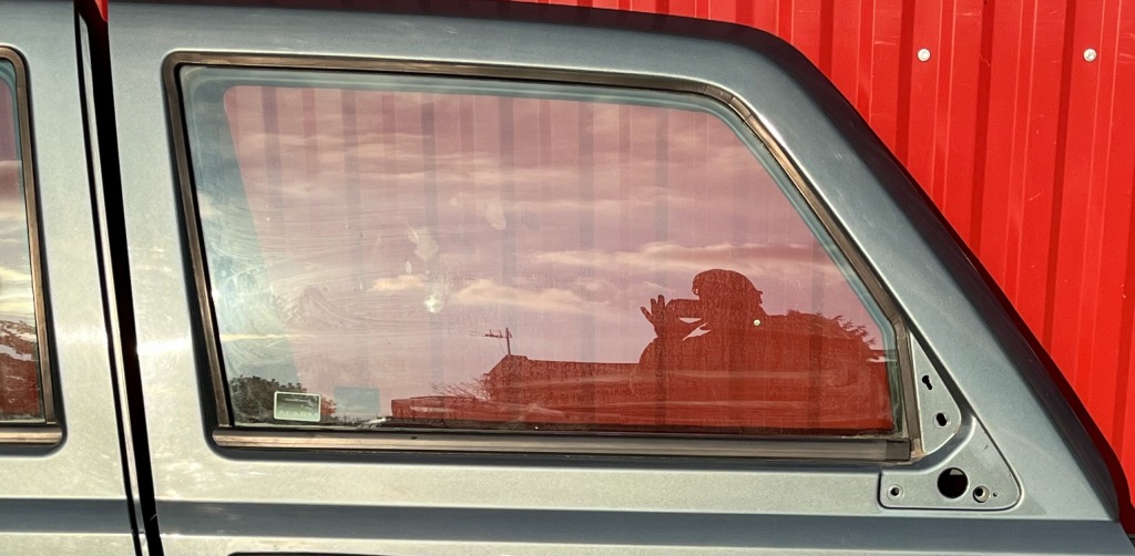 фото №1, Jeep commander xk xh стекло дверь правый перед оригинал