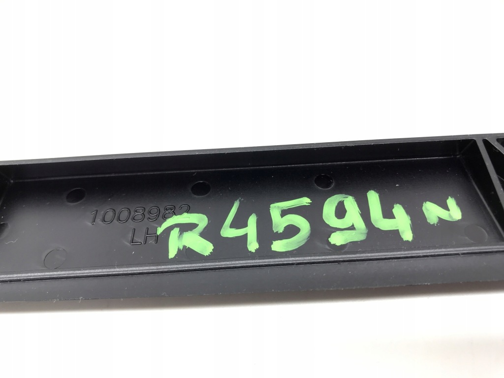 Tesla s накладка ручка двері ліва 1008982-00-d в Україні