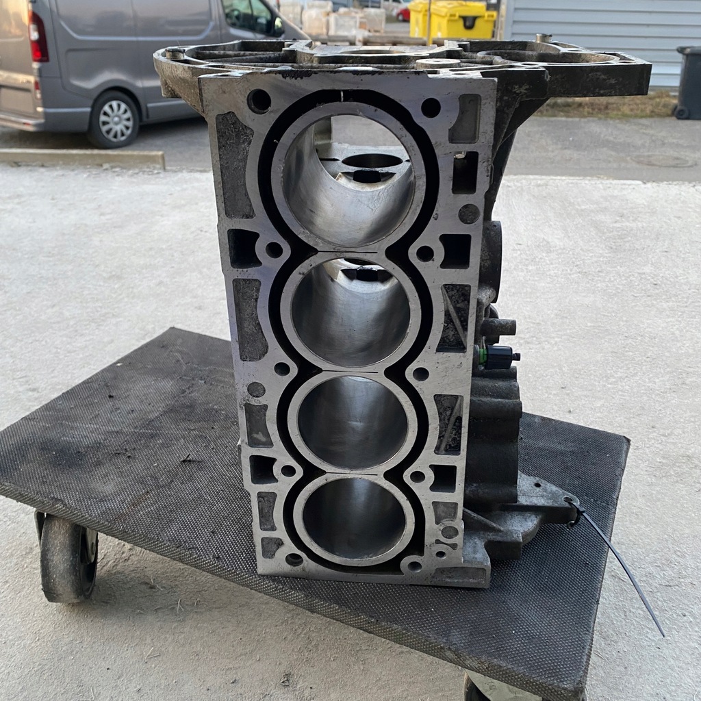 фото №16, Блок двигуна ford focus volvo mk2 mk3 1.6 ecoboost nowe втулки !!!