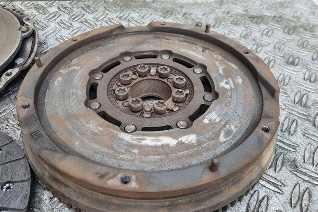 фото №9, Комплект зчеплення toyota corolla verso _e12_ 324066810 2.2l дизель 66kw