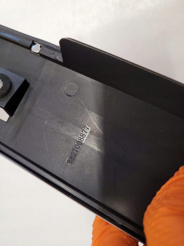 Peugeot 5008 2 2 молдинг кузовная декоративная левая задний  задняя 9827008877 oem Киев