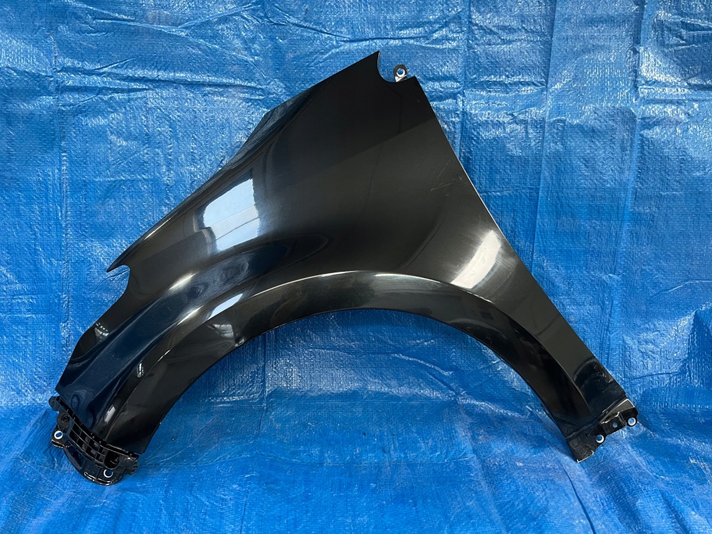 фото №1, Toyota yaris iv 20- лівий передній крила