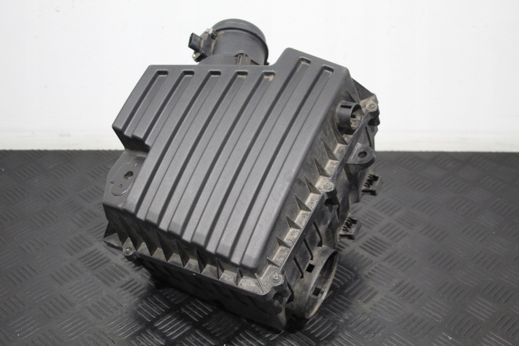 фото №1, Корпус фильтра воздуха vw amarok 2h 2h3 lift