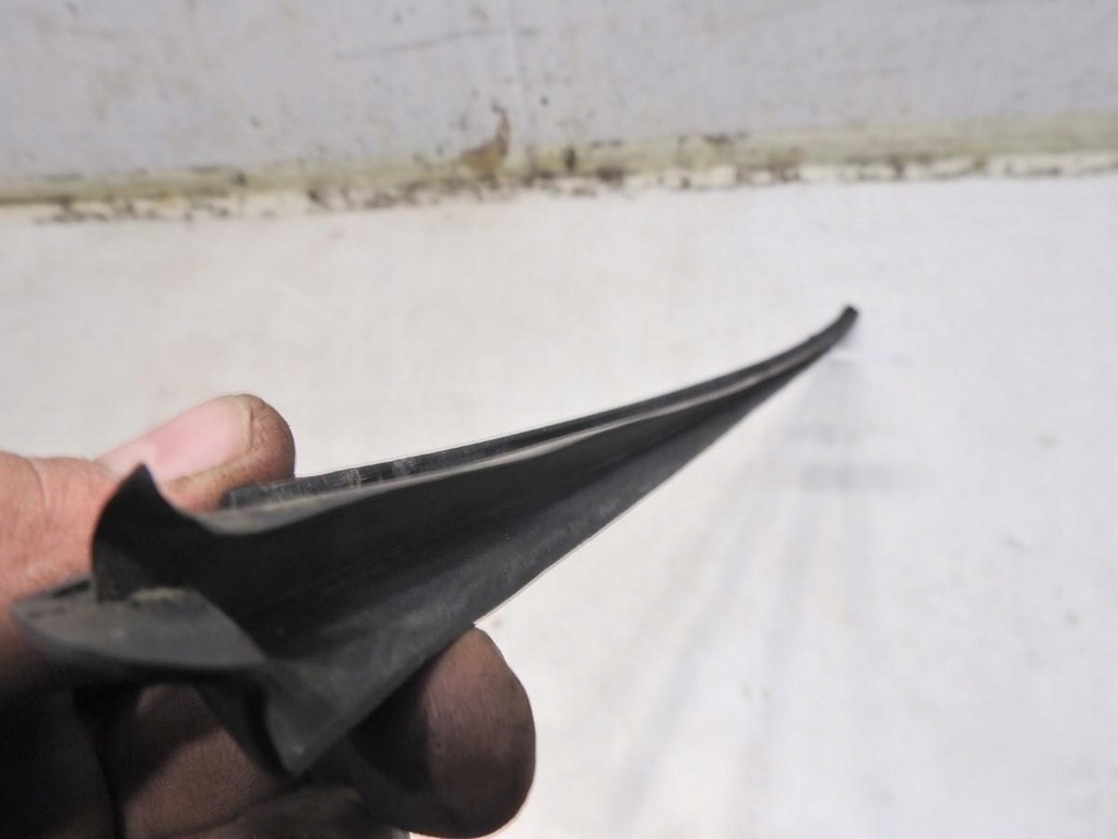 фото №7, Молдинг стекло лобовое левая audi a4 b7 8e0854327e