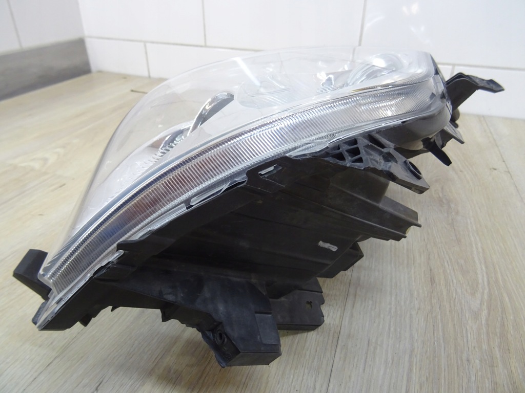 фото №8, Toyota auris 1 i лампа права перед лінза 81110-02470 llu