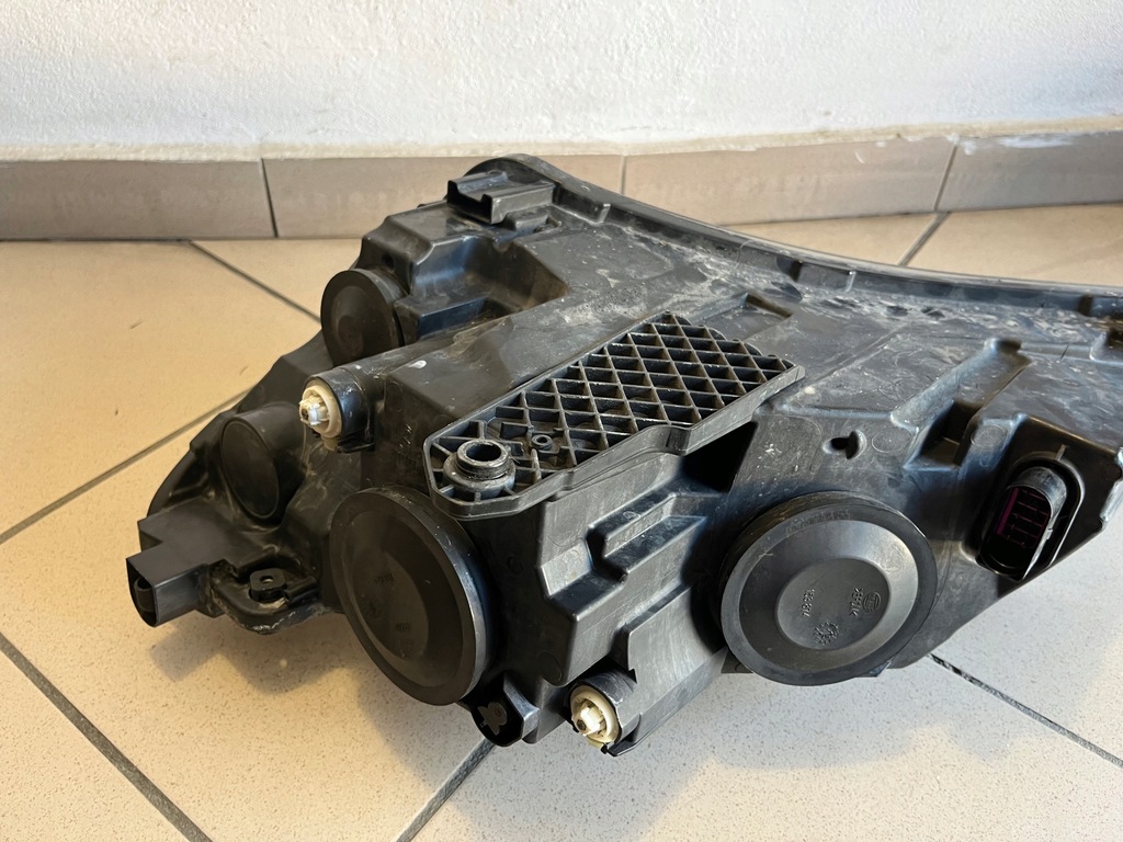 фото №11, Skoda superb iii 3 3v2 anglik лампа передня права