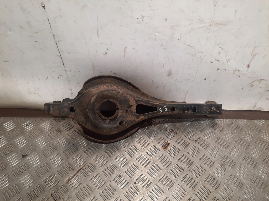 фото №1, Ford escape iii cv615k652and задний поворотный кулак