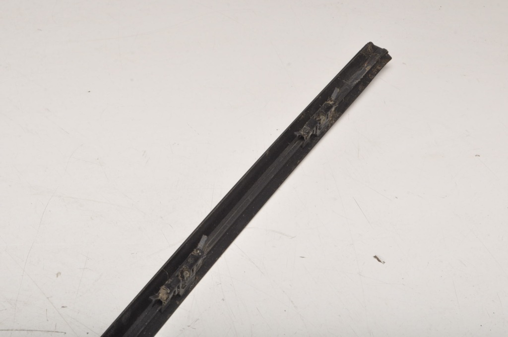 фото №9, Volvo s60 ii v60 молдинг скло передньої лобове 31335865 права