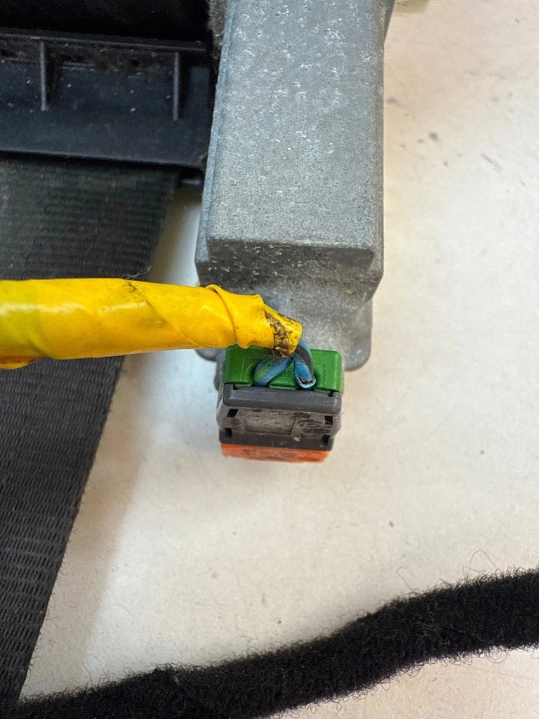 фото №8, Pas безпеки перед передній правий натягувач alfa romeo giulietta 015610