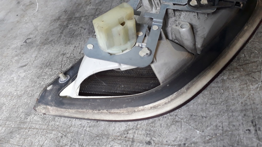 фото №4, Лампа левая задняя с крышки mercedes w208