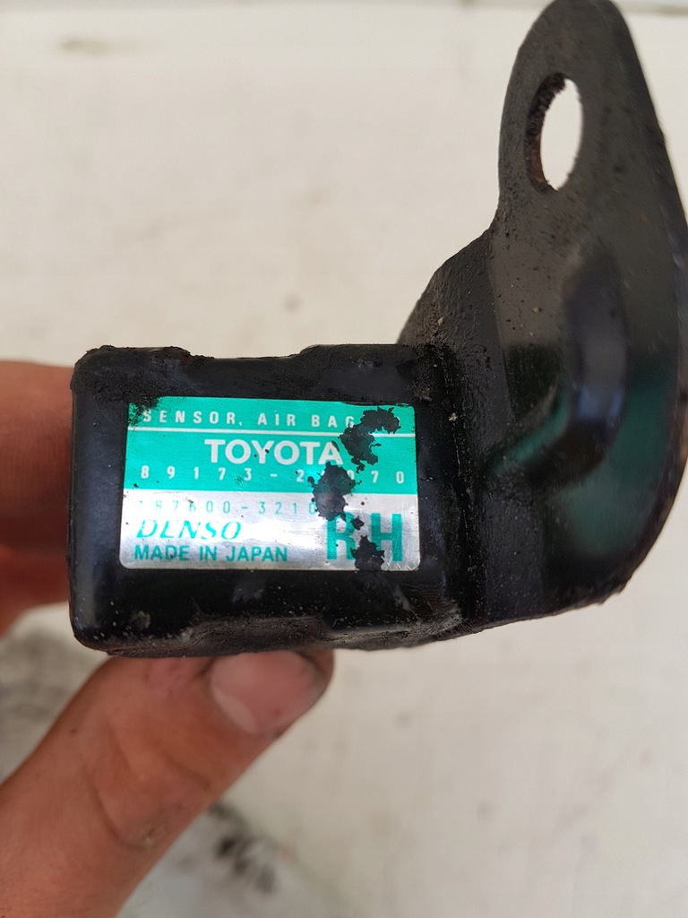 фото №1, Датчик удара правый toyota avensis t22