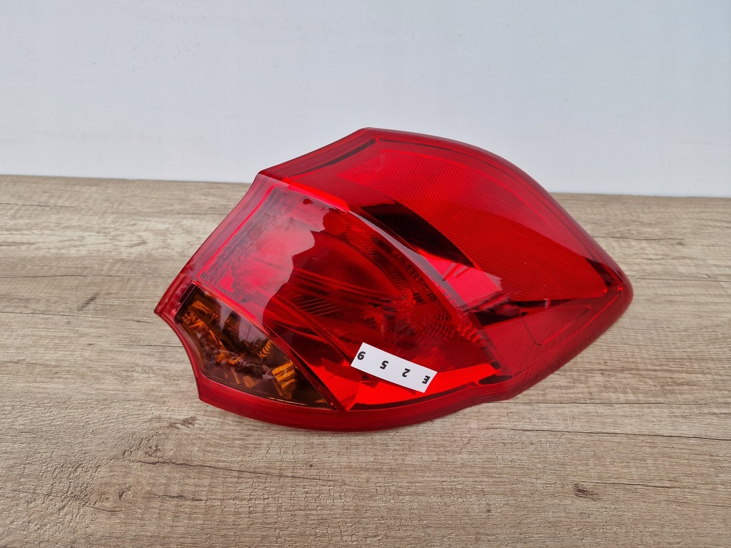 фото №1, Kia ceed хетчбек 12-16 rok права лампа задня nowa