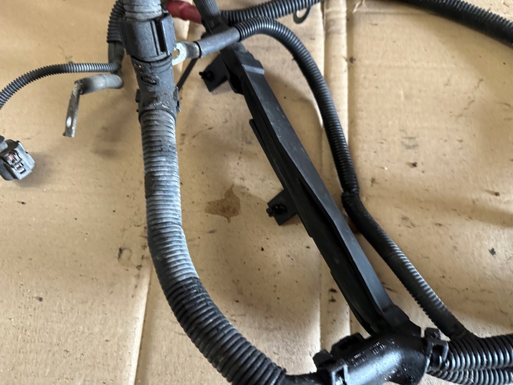 Купити Шланг плюсовий генератора клема audi a4 b7 2.0 tdi blb європа