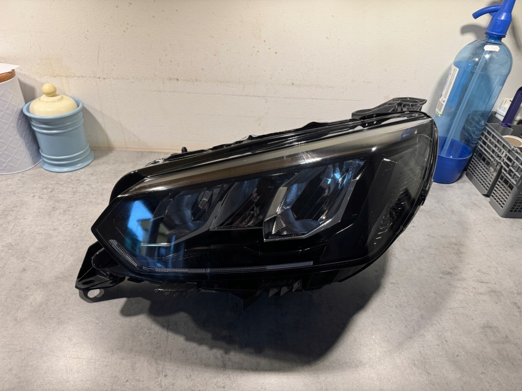 фото №1, Peugeot 208 ii левая лампа передняя led оригинал