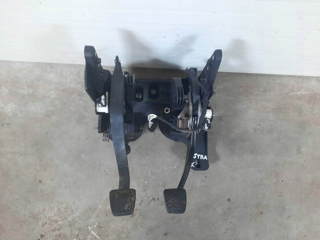 фото №1, Педалі гальма зчеплення основа opel astra k