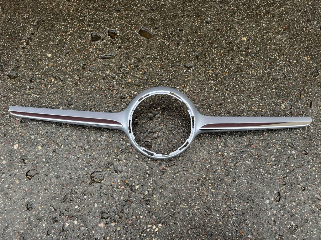 Mercedes e klasa 238 купе кабріолет  16- решітка радіатора решітка радіатора повітропровід повітря Ціна